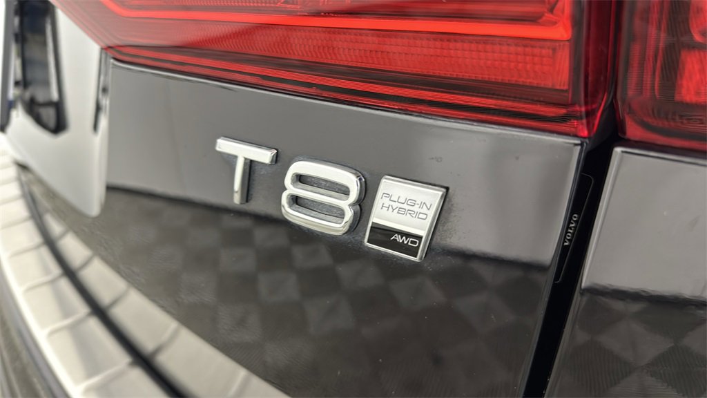 Used 2025 Volvo XC60 T8 Ultra w/ Protection Package Premier image 36