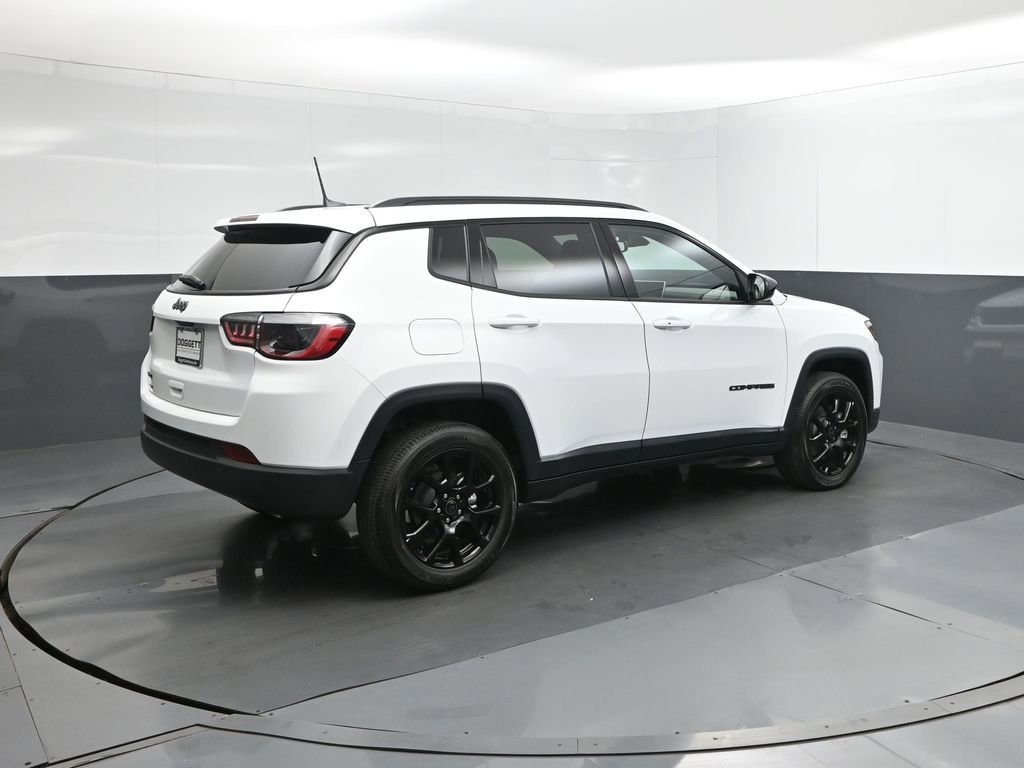 New 2026 Jeep Compass Latitude image 11