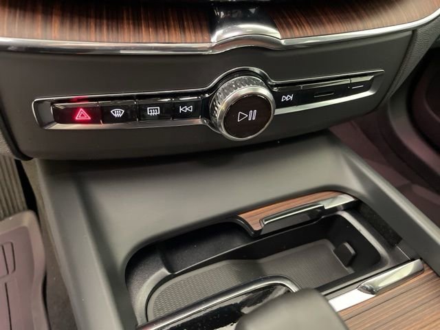 Certified 2024 Volvo XC60 T8 Plus w/ Protection Package Premier image 33