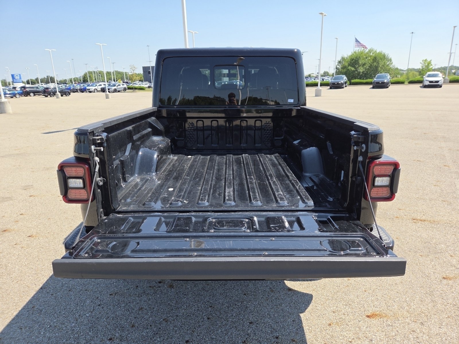 Used 2022 Jeep Gladiator Overland AWD/4WD image 18