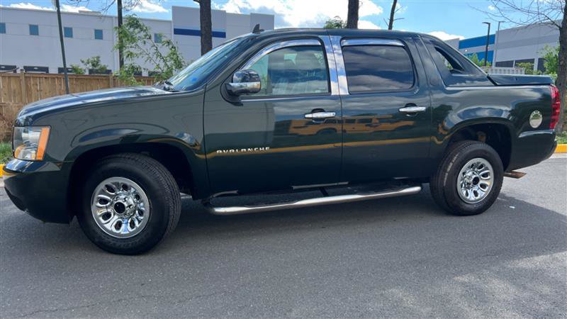 Used 2013 Chevrolet Avalanche LT RWD image 5