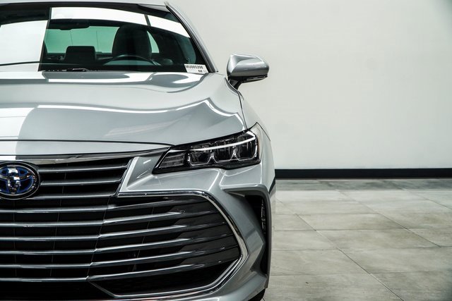 Used 2021 Toyota Avalon XLE w/ Moonroof Package image 4