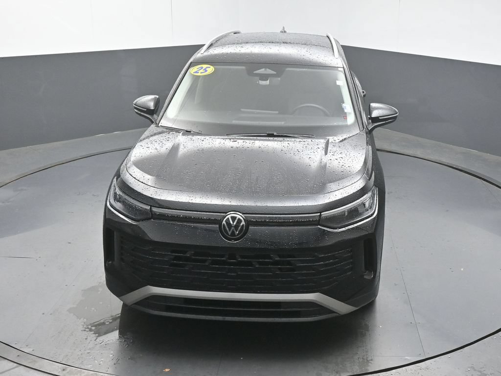 Used 2025 Volkswagen Tiguan SE FWD image 42