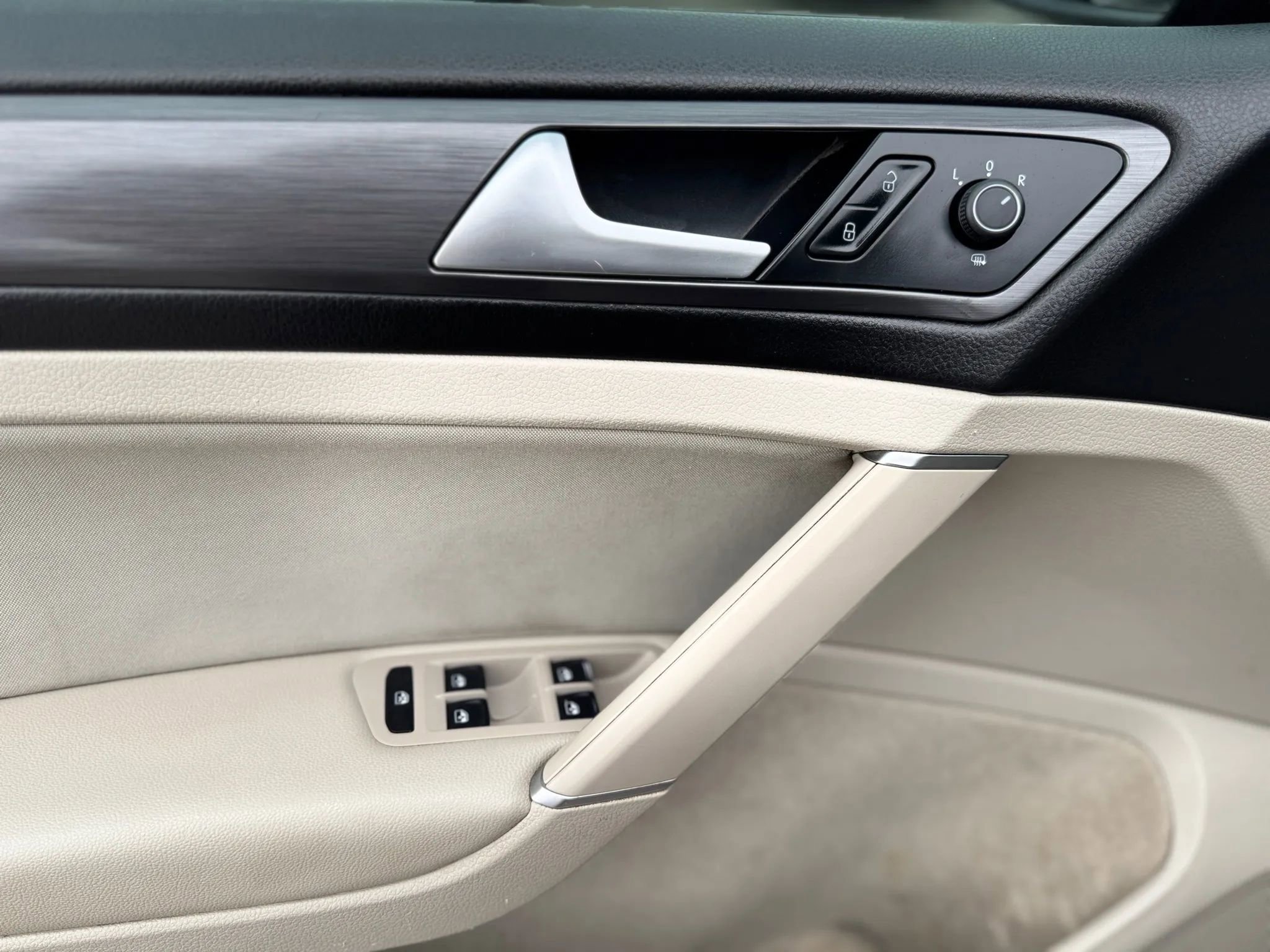 Used 2018 Volkswagen Golf S FWD image 23