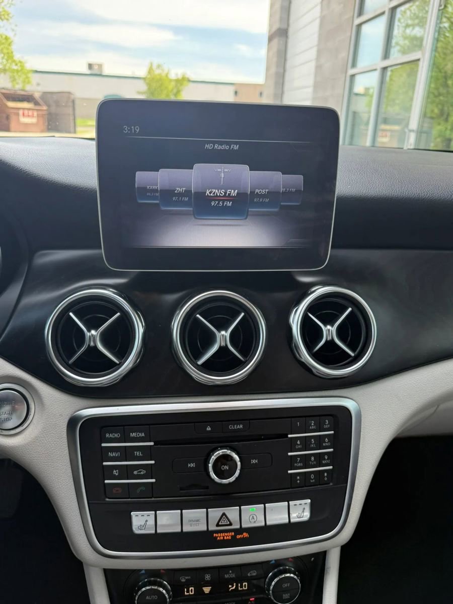 Used 2019 Mercedes-Benz GLA 250 w/ Premium Package image 19