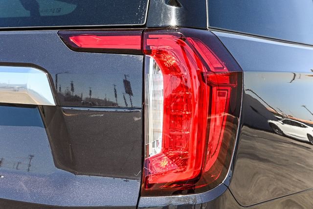 Used 2023 GMC Yukon XL Denali w/ Advanced Technology Package image 9