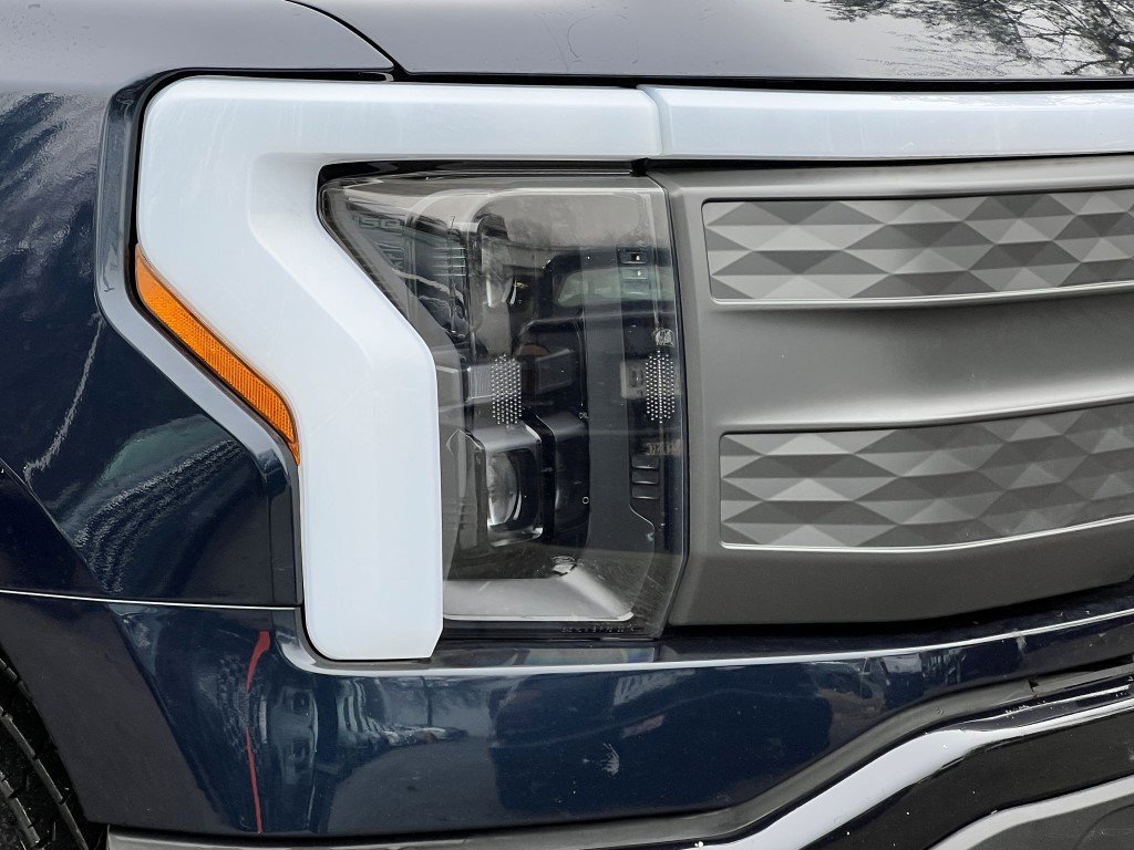 Used 2024 Ford F150 Lightning Lariat image 8
