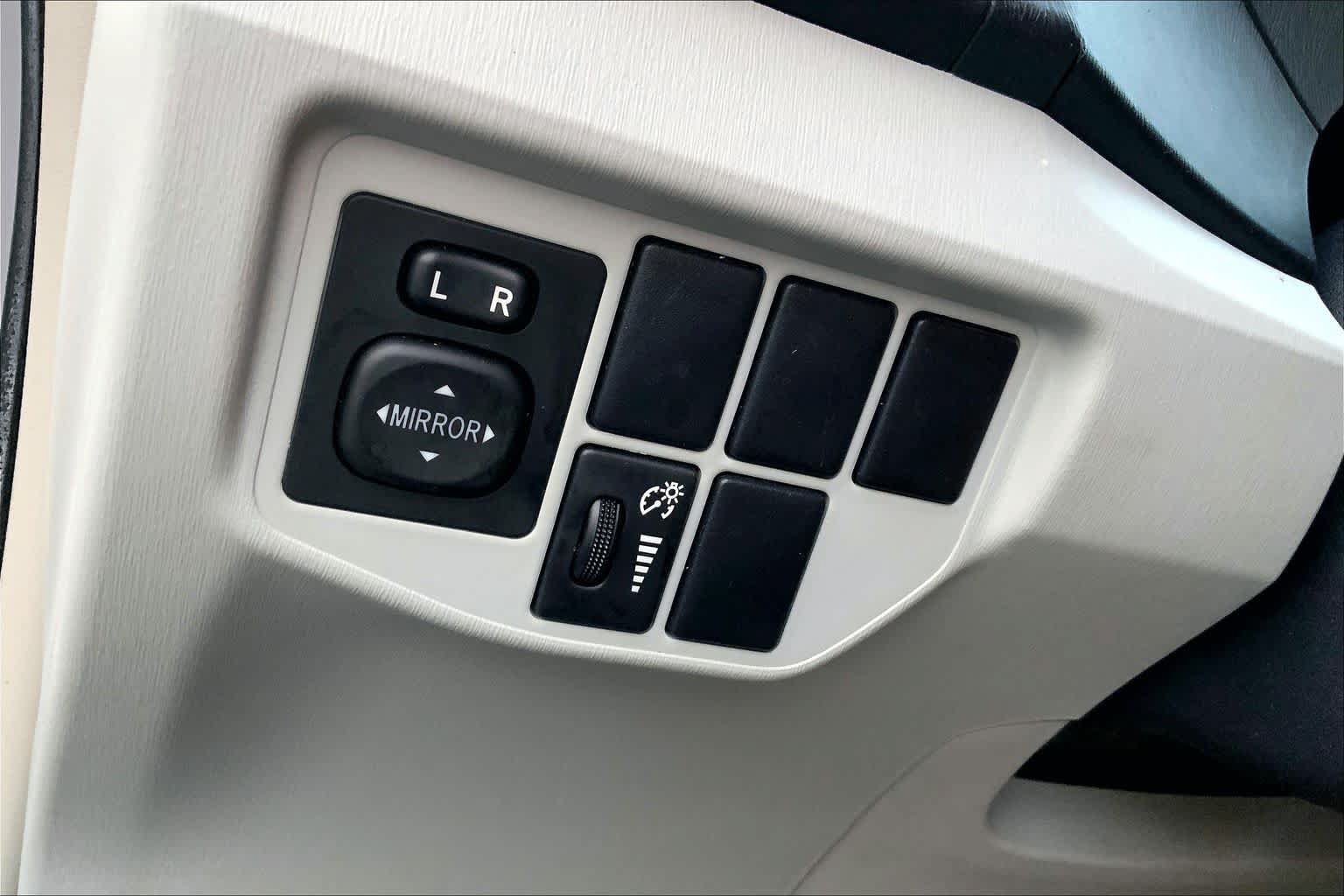 Used 2015 Toyota Prius Four FWD image 32