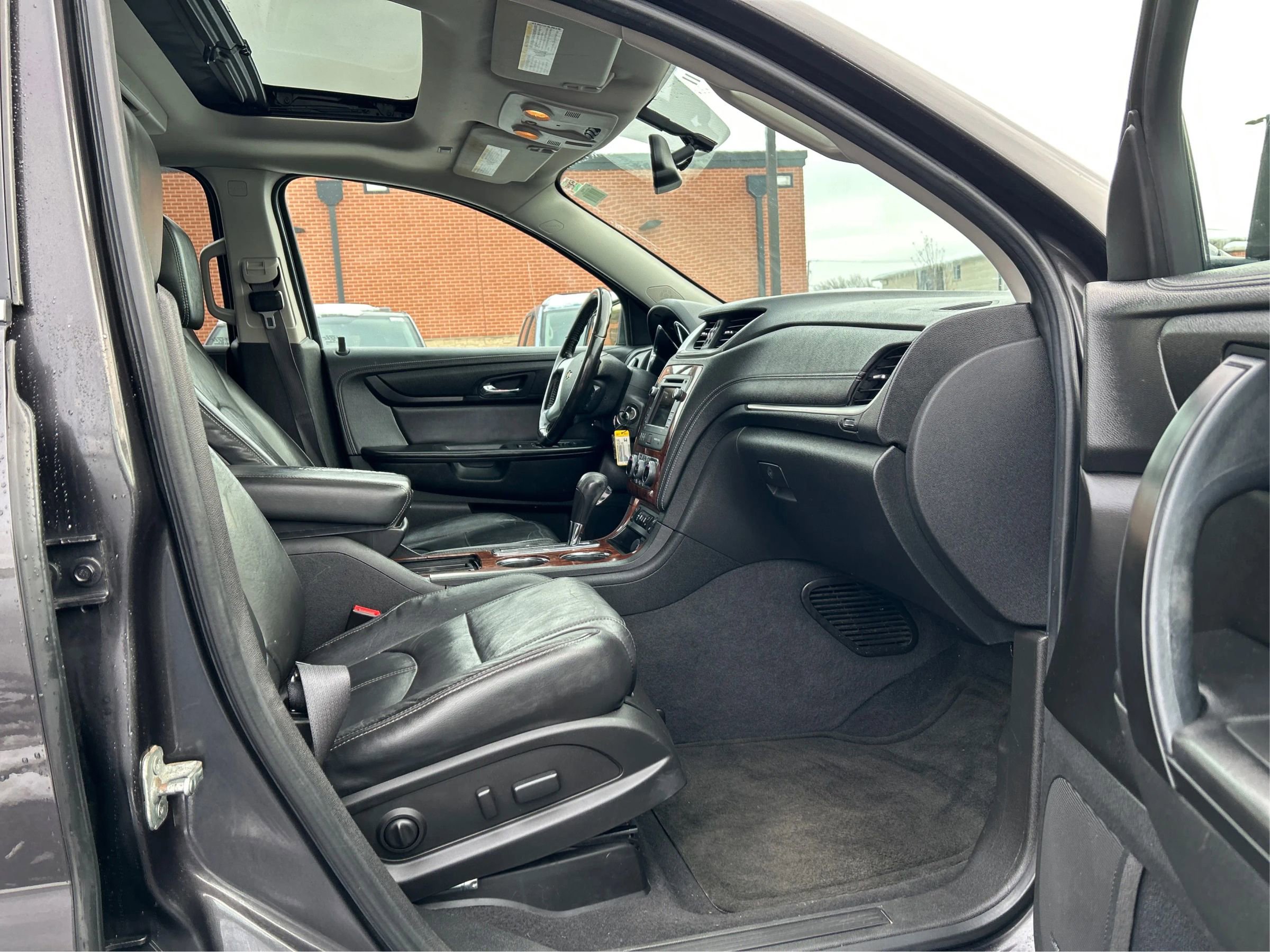 Used 2014 Chevrolet Traverse LT image 25