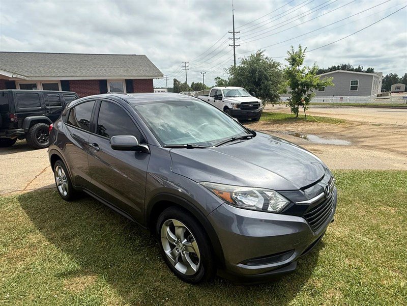 Used 2017 Honda HR-V LX image 2