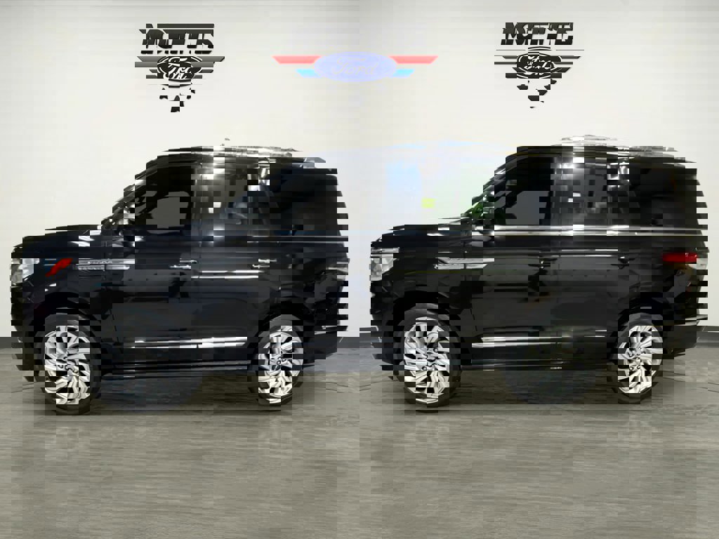 Used 2024 Lincoln Navigator Reserve image 2