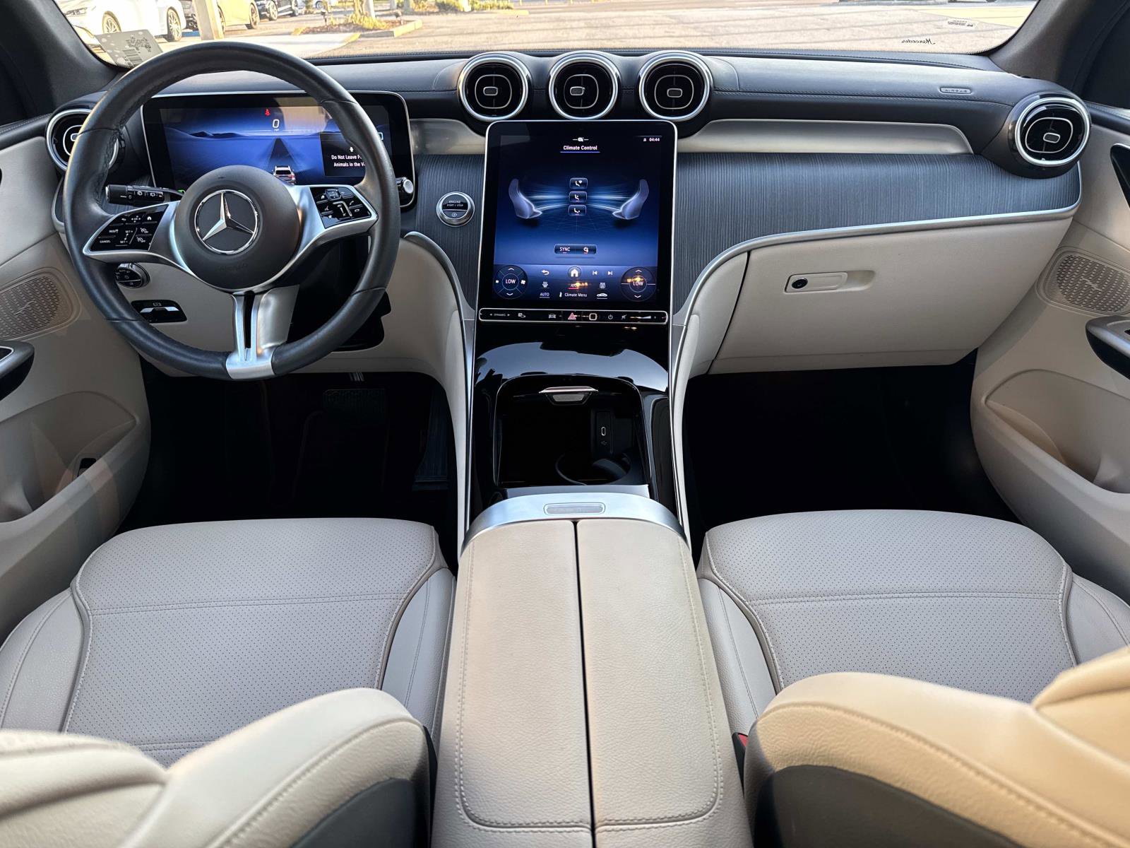 Used 2024 Mercedes-Benz GLC 300 4MATIC image 16