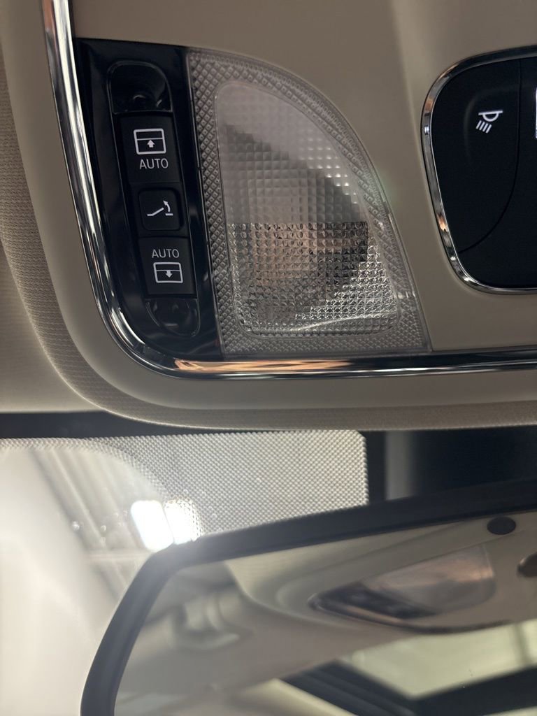 Used 2018 Jeep Cherokee Latitude Plus w/ Comfort/Convenience Group image 26