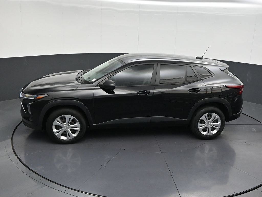 Used 2024 Chevrolet Trax LS FWD image 19