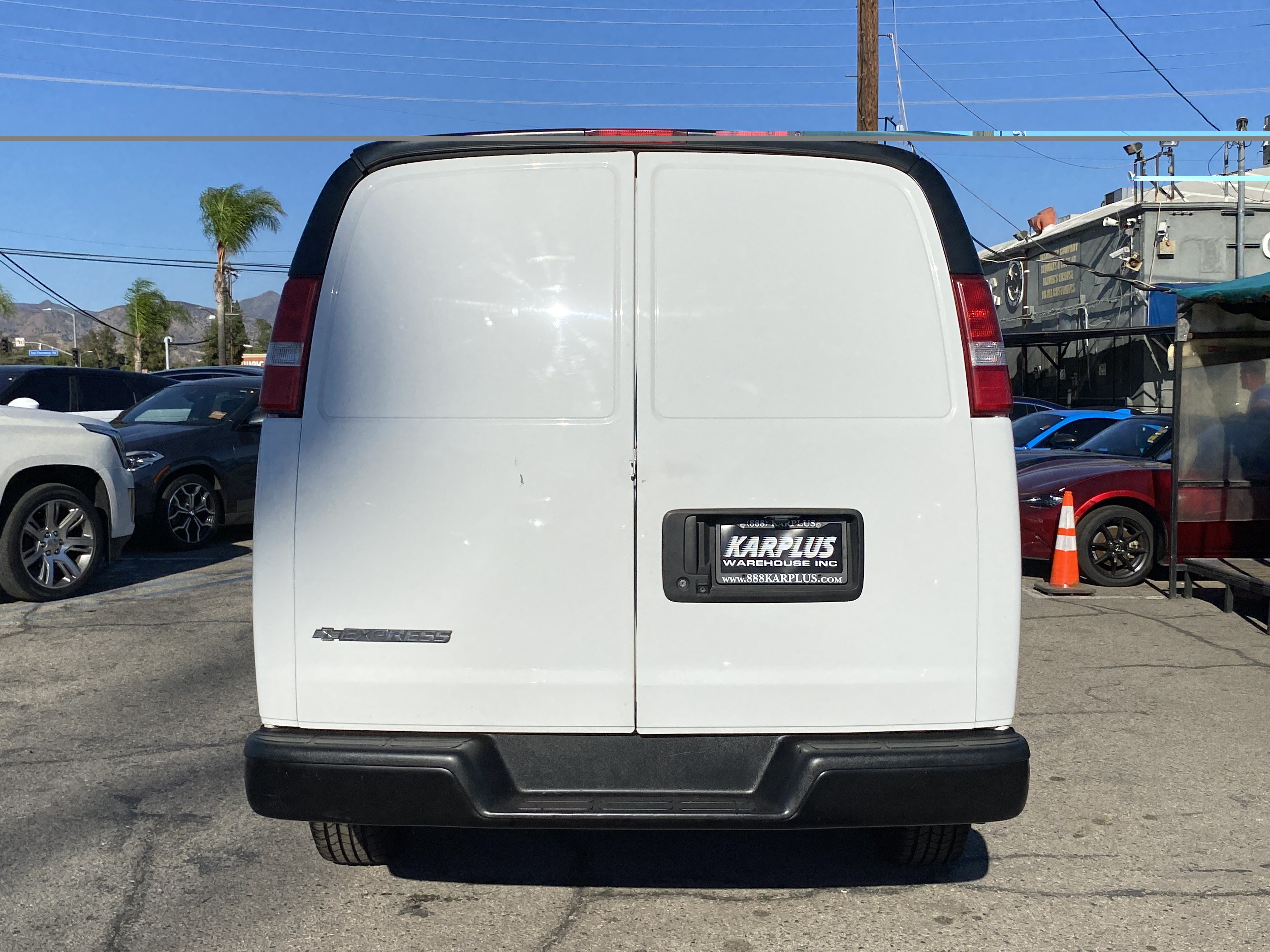 Used 2019 Chevrolet Express 2500 w/ Driver Convenience Package RWD image 9