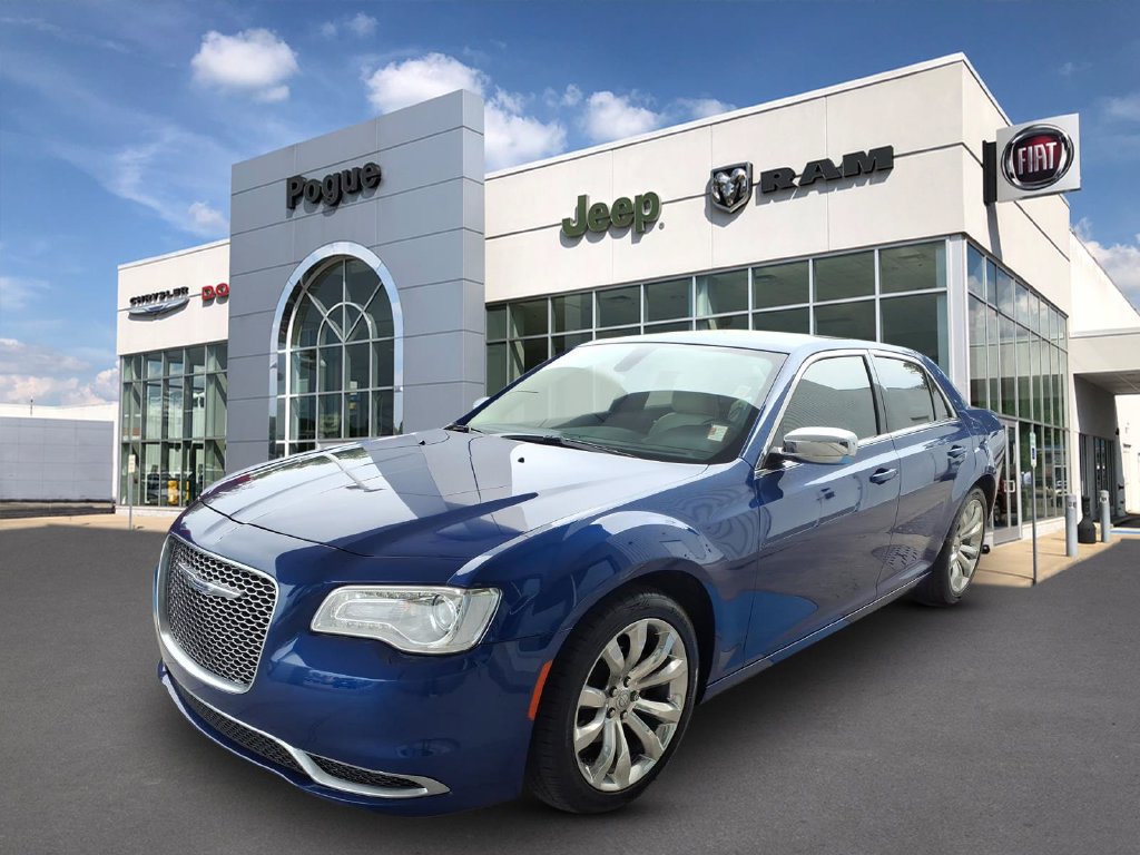 Used 2018 Chrysler 300 Touring w/ Chrome Appearance Package RWD image 4