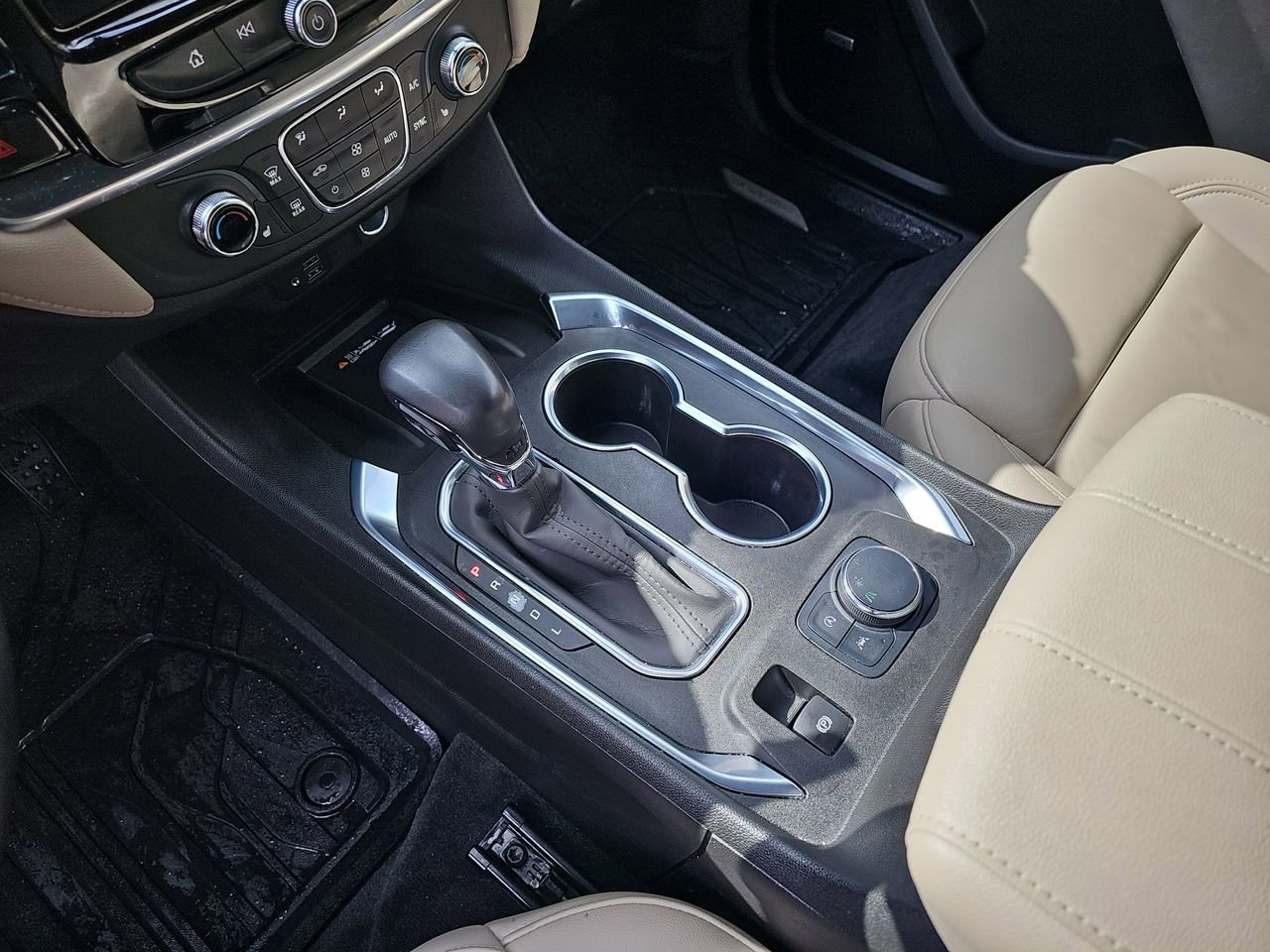 Used 2022 Chevrolet Traverse LT w/ LT Premium Package image 30