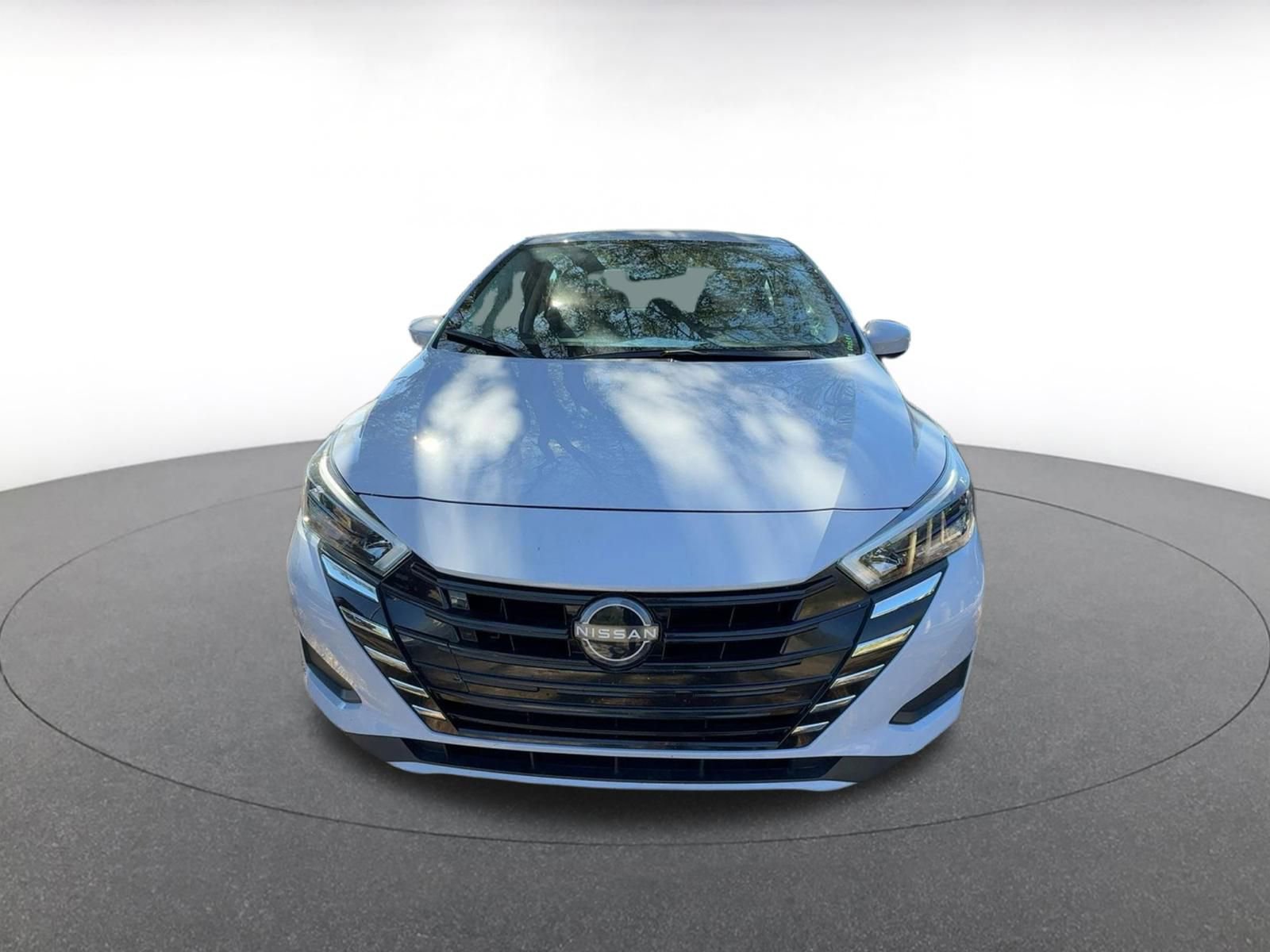 Used 2025 Nissan Versa SV image 6