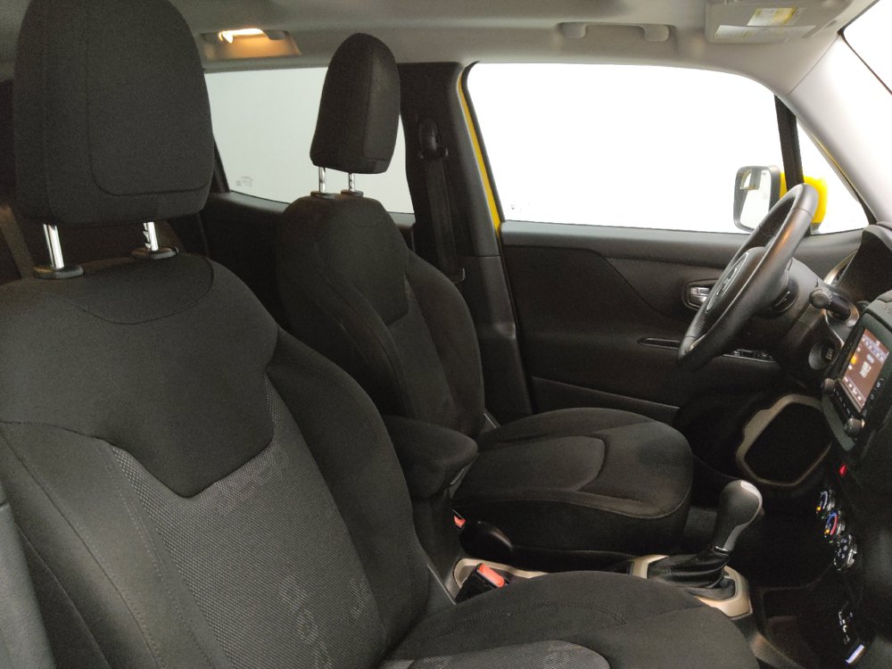 Used 2016 Jeep Renegade Latitude FWD image 21