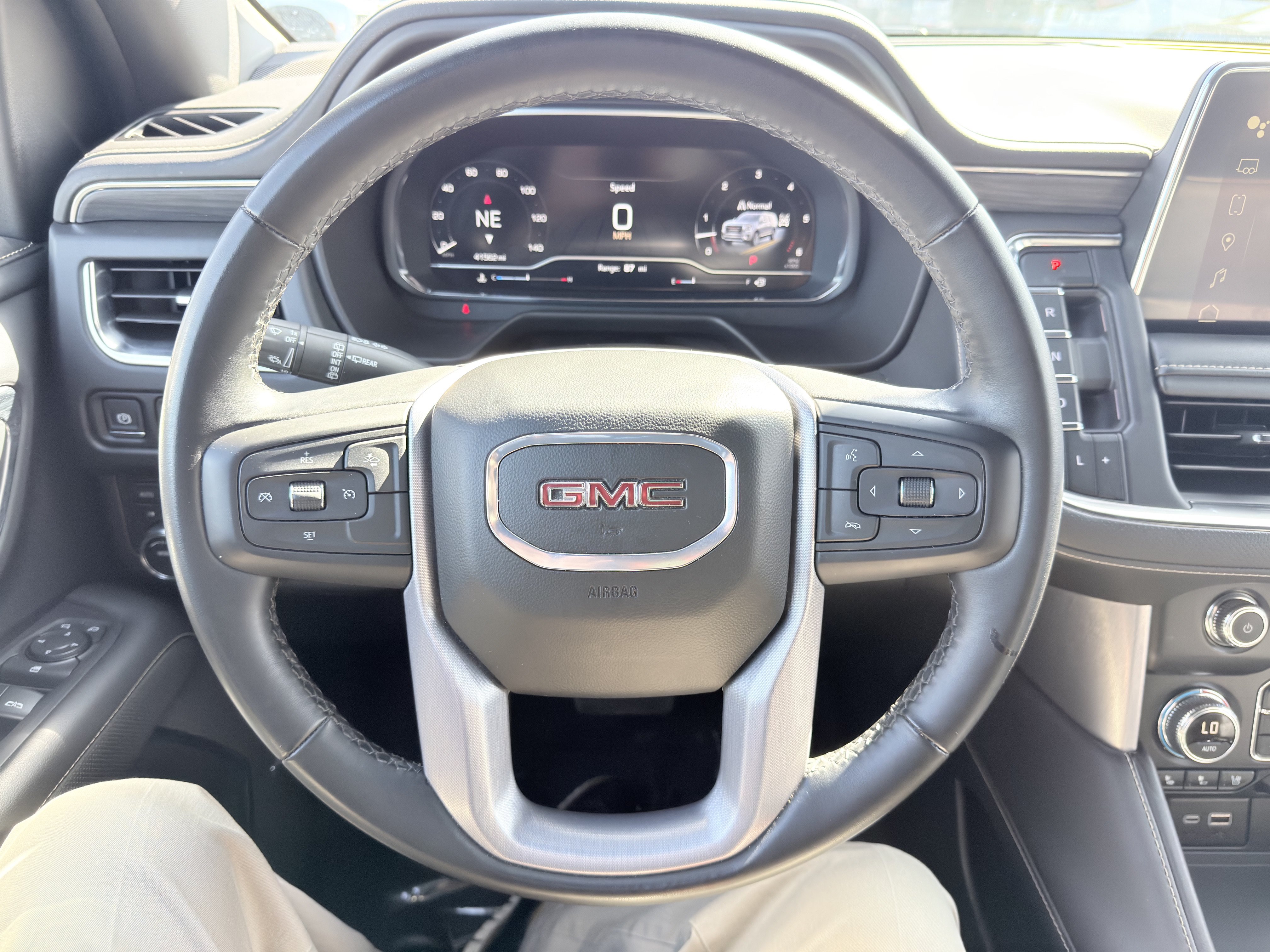 Used 2024 GMC Yukon SLT AWD/4WD image 29