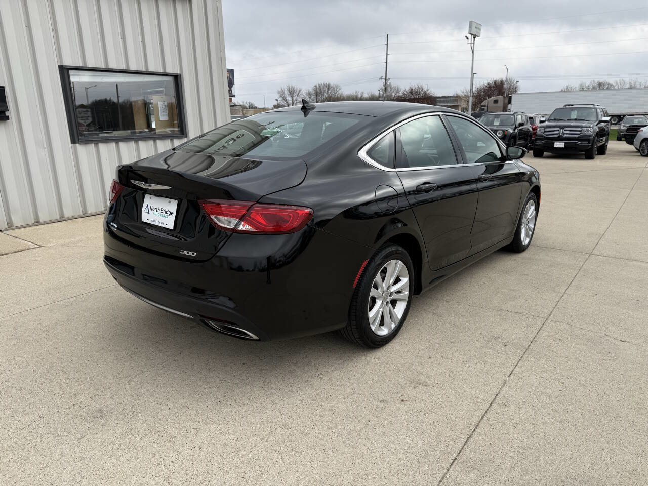 Used 2016 Chrysler 200 Limited Platinum w/ Comfort & Convenience Group image 4