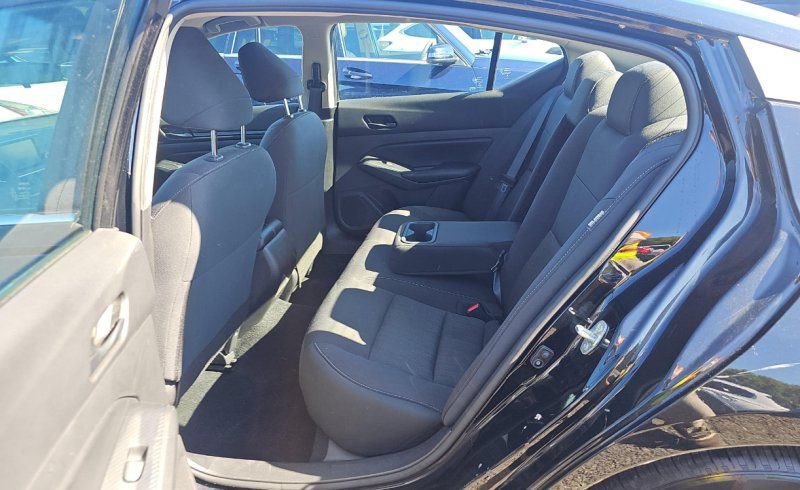 Used 2024 Nissan Altima 2.5 S FWD image 6