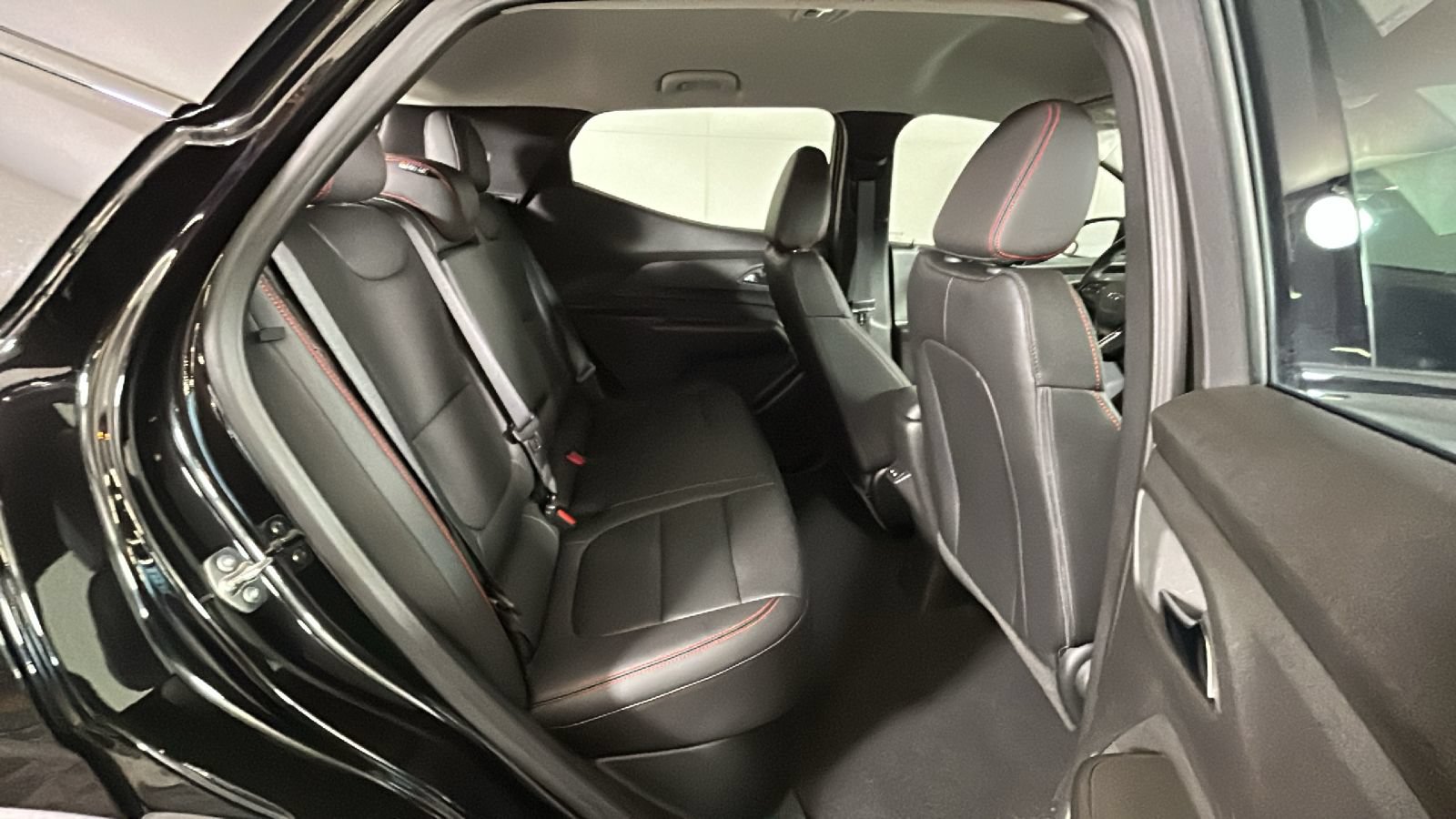 Used 2027 Chevrolet Bolt RS FWD image 31