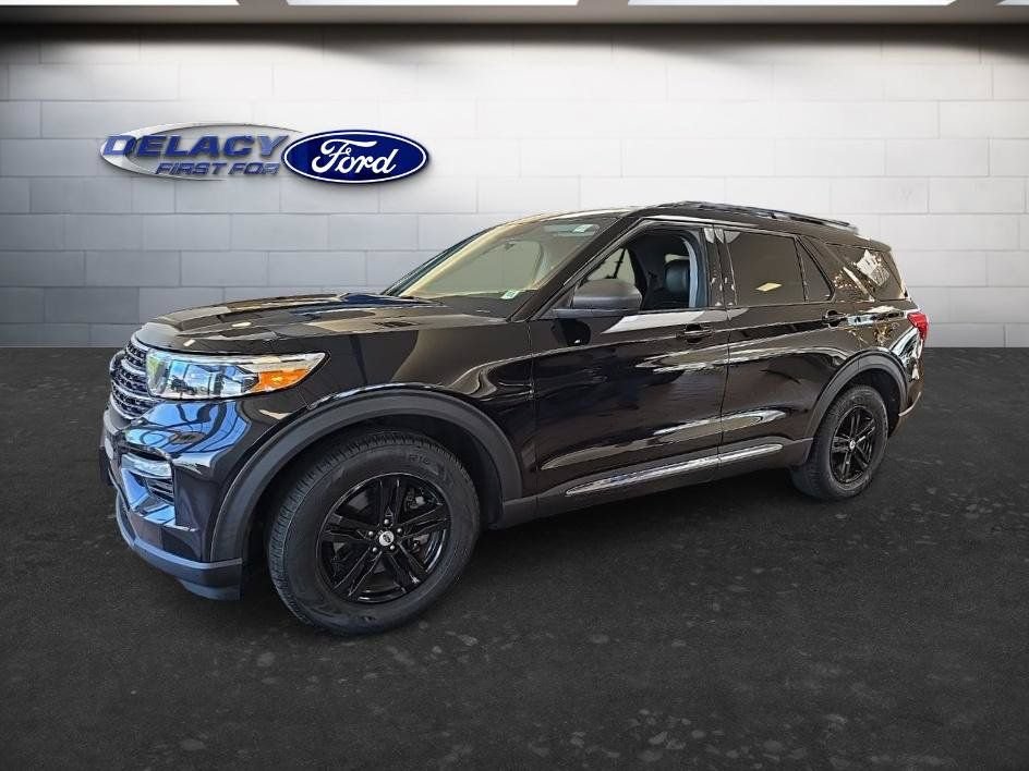 Used 2020 Ford Explorer XLT w/ Equipment Group 202A AWD/4WD image 2