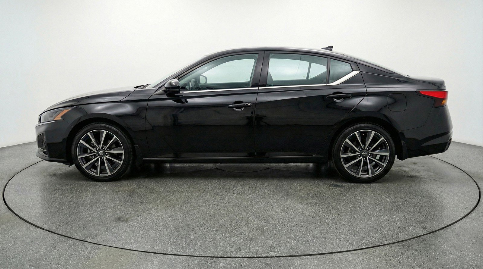 Used 2025 Nissan Altima 2.5 SV FWD image 5