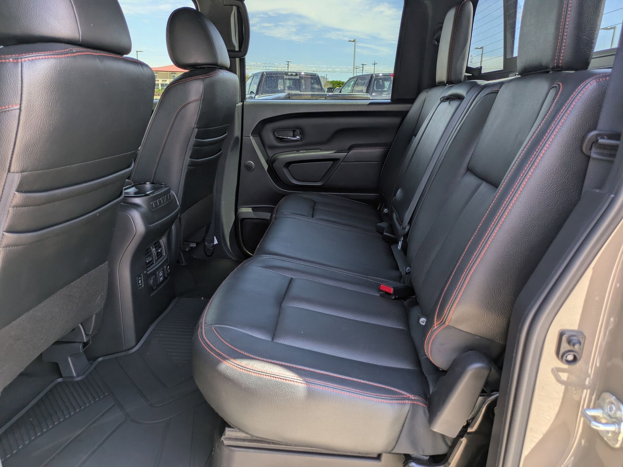 Used 2021 Nissan Titan PRO-4X w/ Pro-4x Convenience Package image 13