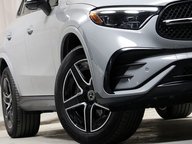 Certified 2025 Mercedes-Benz GLC 300 4MATIC image 4