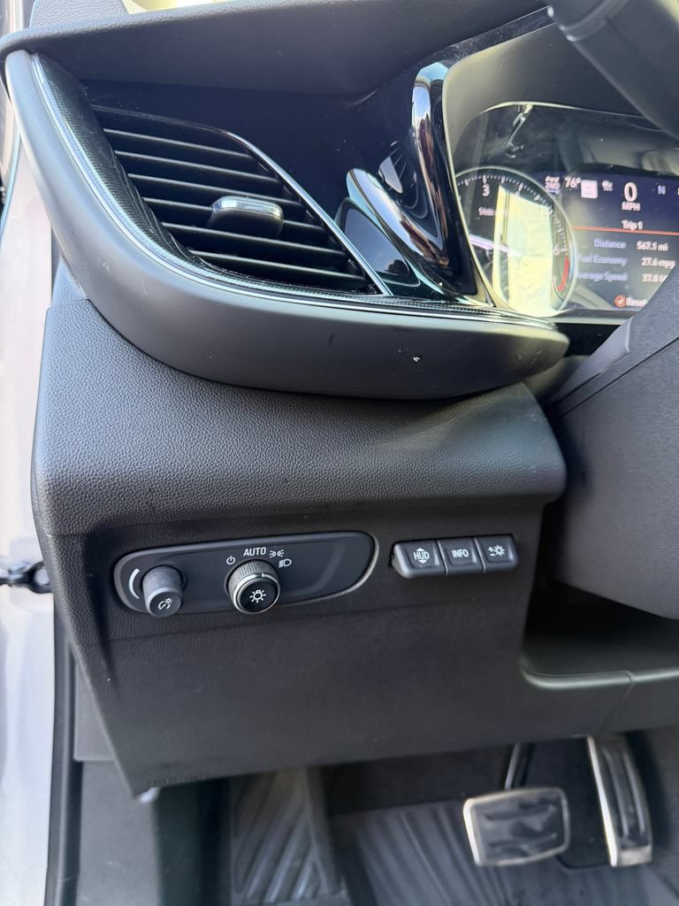 Used 2022 Buick Envision Essence w/ Technology Package II AWD/4WD image 9
