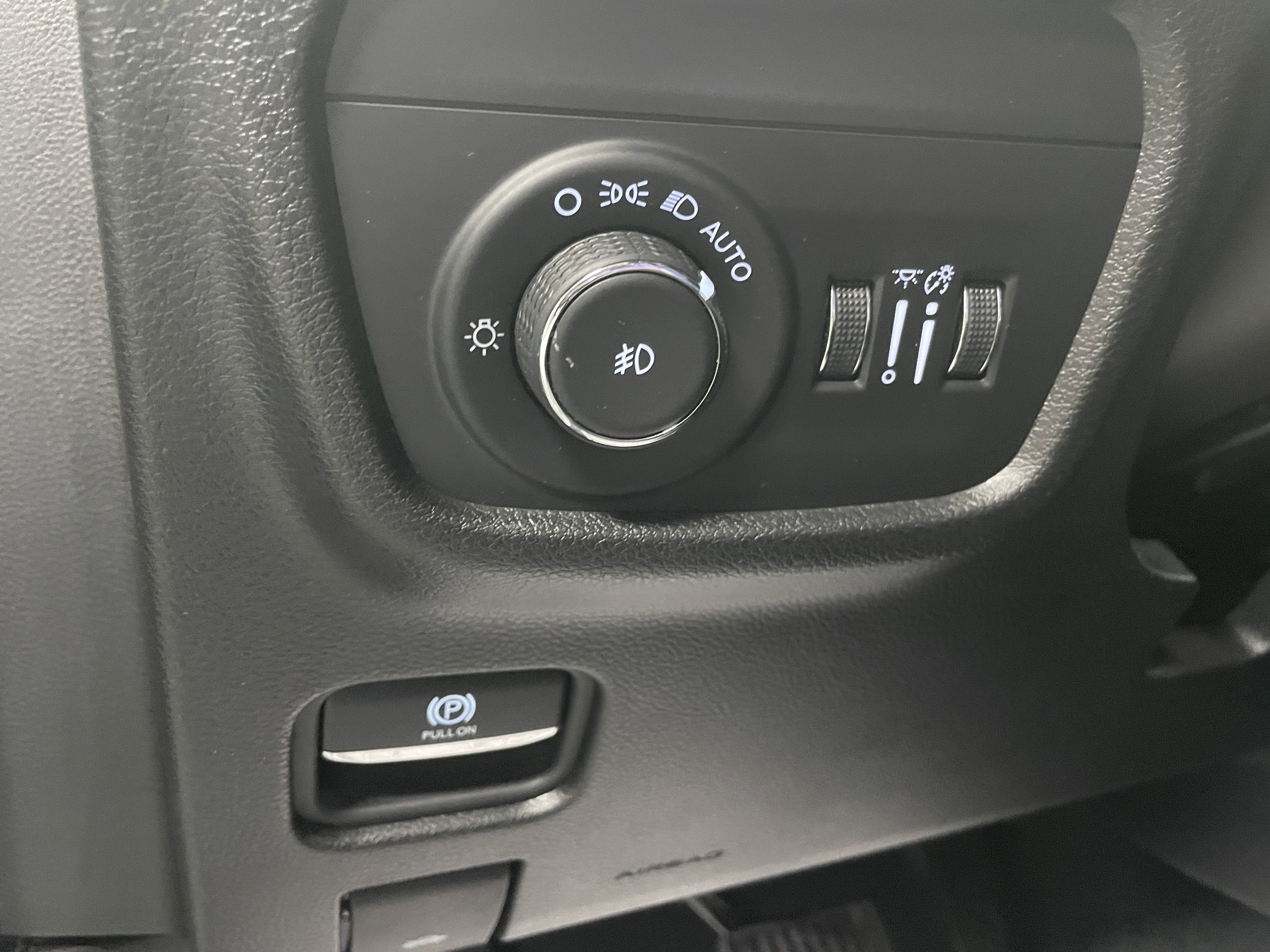 Used 2024 Jeep Grand Cherokee Limited image 21