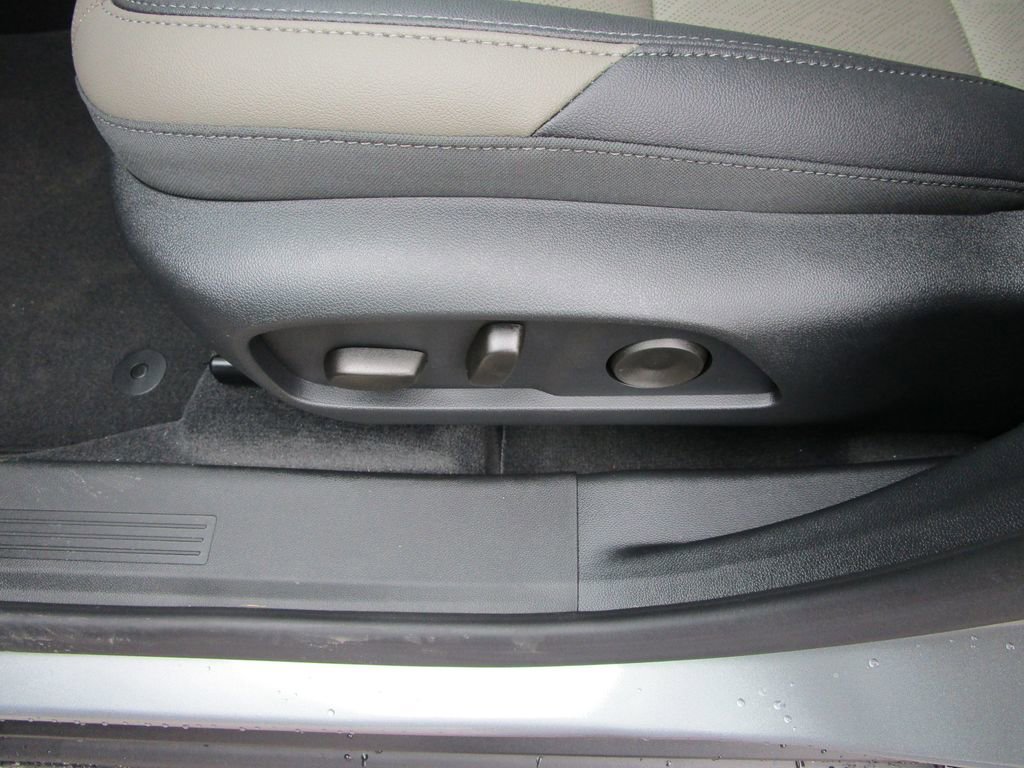 New 2026 Chevrolet Equinox LT w/ Convenience Package II image 23