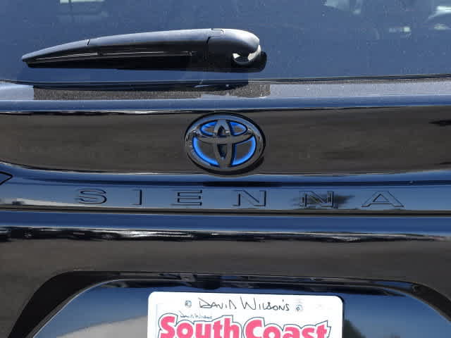 Certified 2025 Toyota Sienna XLE Woodland Edition AWD/4WD image 9