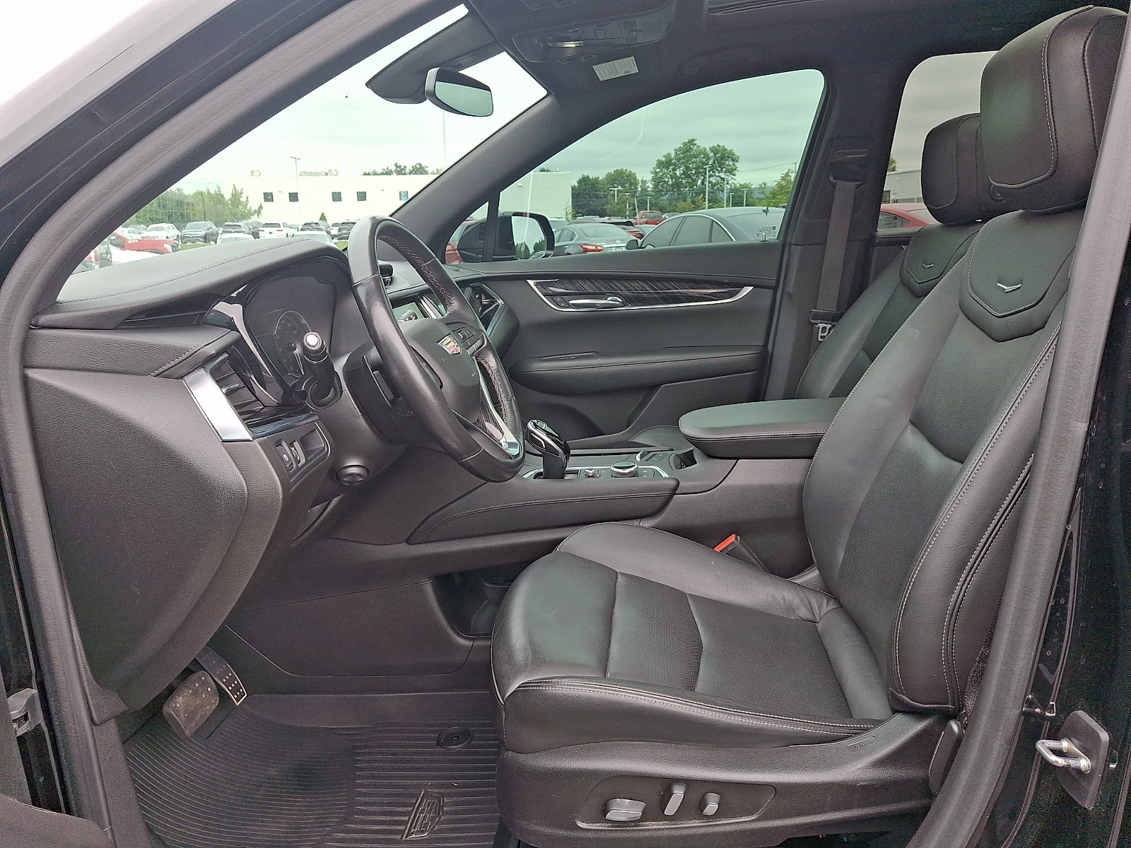 Used 2022 Cadillac XT6 Premium Luxury w/ LPO, Floor Liner Package AWD/4WD image 14
