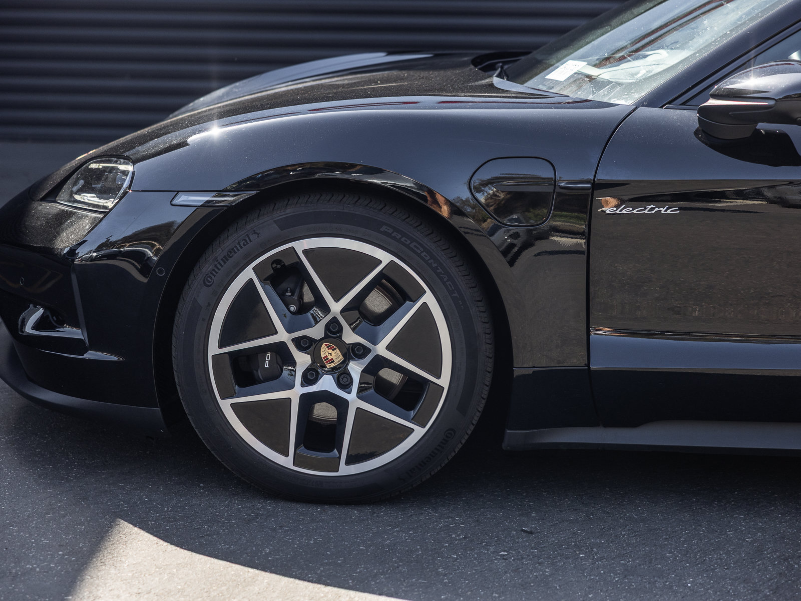Certified 2025 Porsche Taycan AWD/4WD image 28