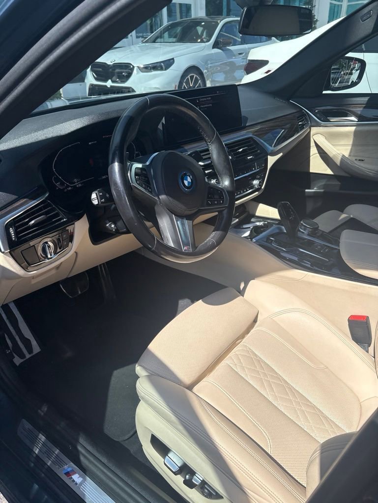Used 2023 BMW 530e w/ M Sport Package RWD image 3