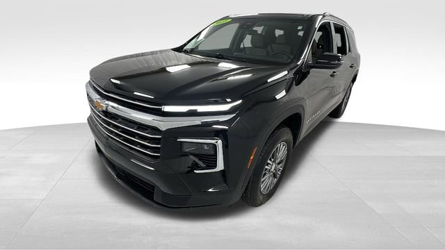 Used 2025 Chevrolet Traverse LT image 7