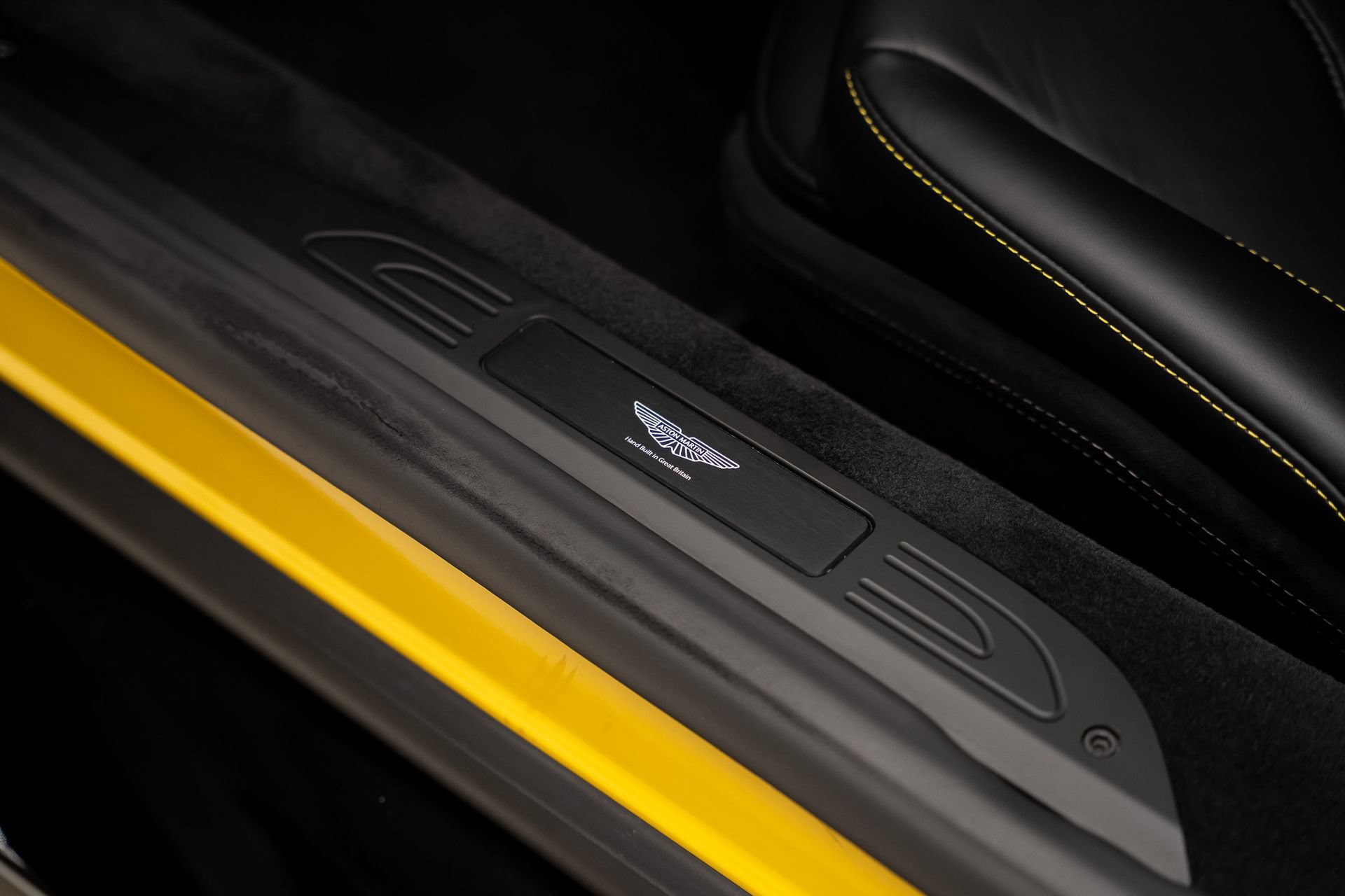 Used 2025 Aston Martin V8 Vantage Coupe RWD image 53