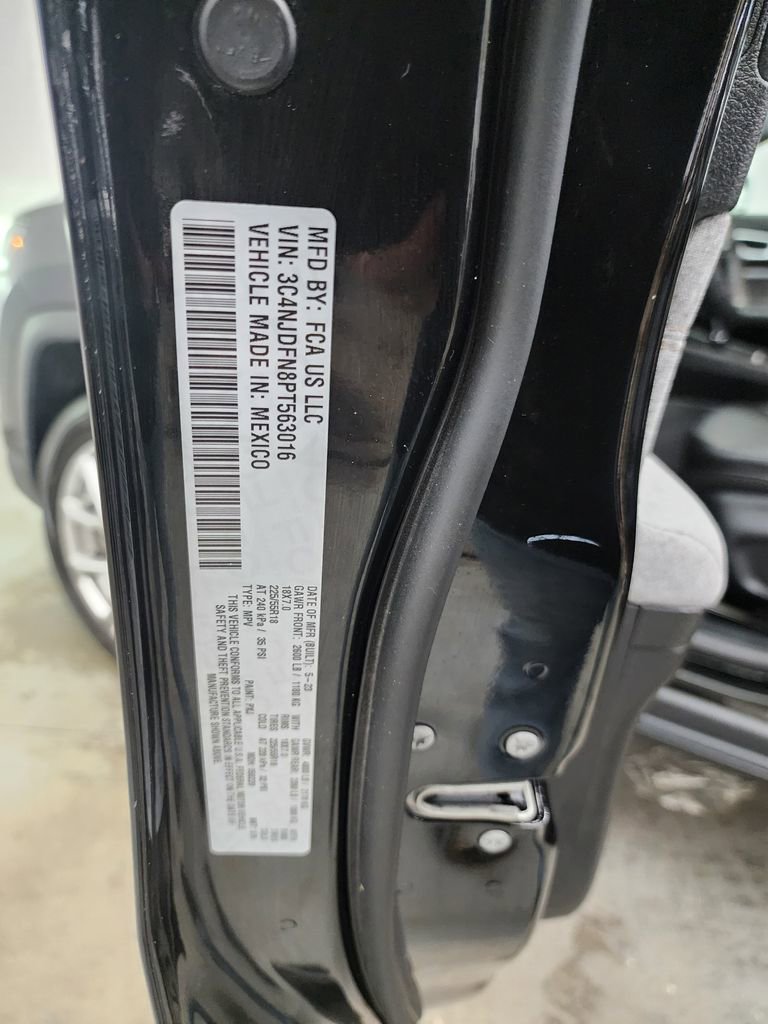 Used 2023 Jeep Compass Latitude AWD/4WD image 39