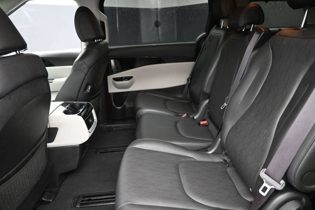 Used 2022 Kia Carnival EX FWD image 14