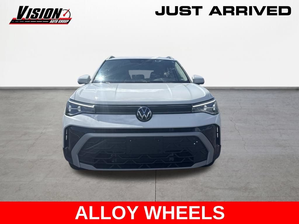 Used 2026 Volkswagen Taos SE AWD/4WD image 2
