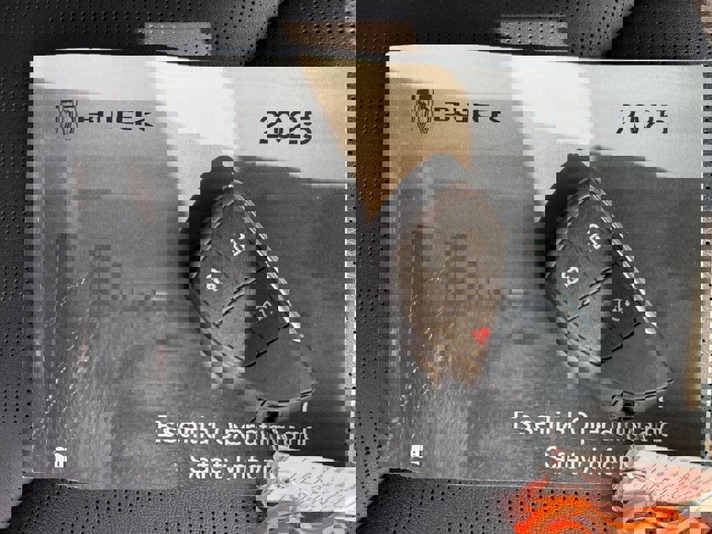 Used 2025 Buick Envision Sport Touring image 31