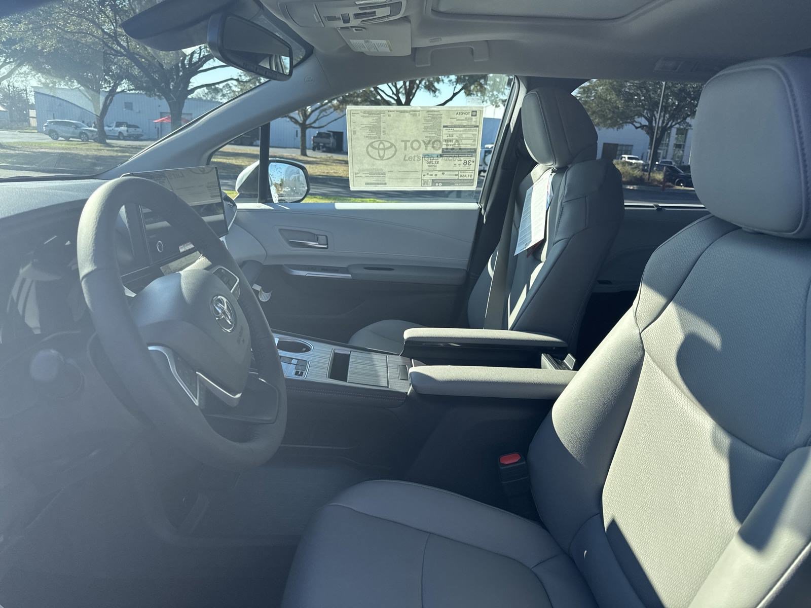 New 2025 Toyota Sienna XLE FWD image 13