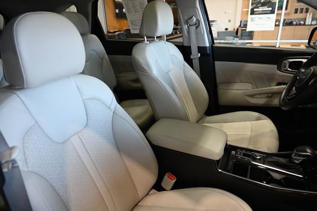Used 2023 Kia Sorento SX image 8