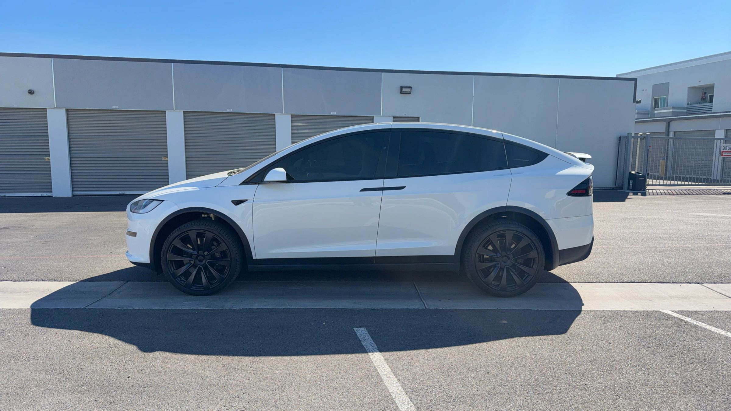 Used 2023 Tesla Model X Standard Sport Utility 4D image 3