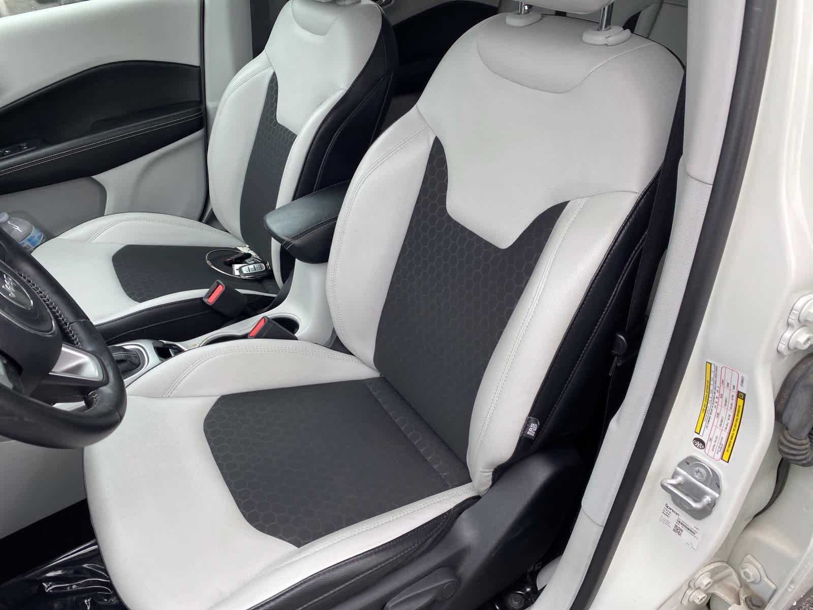 Used 2018 Jeep Compass Latitude w/ Popular Equipment Group FWD image 11