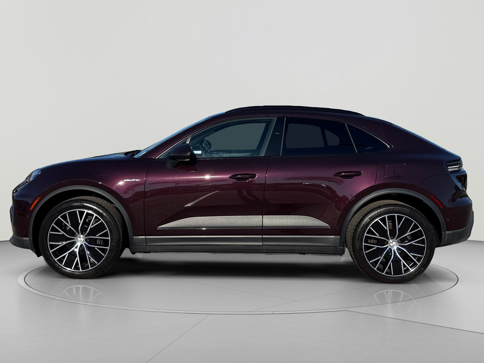 Used 2025 Porsche Macan Electric RWD image 2