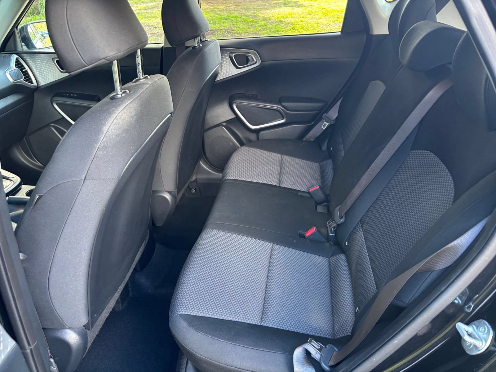 Used 2025 Kia Soul LX w/ LX Technology Package FWD image 22